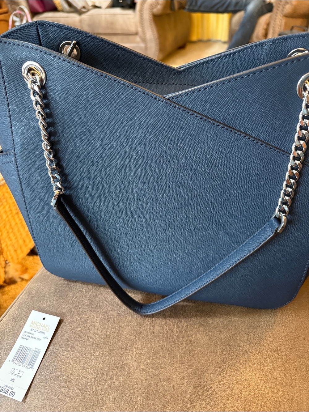 Michael Kors Jet Set Travel Tote - Picture 3 of 7